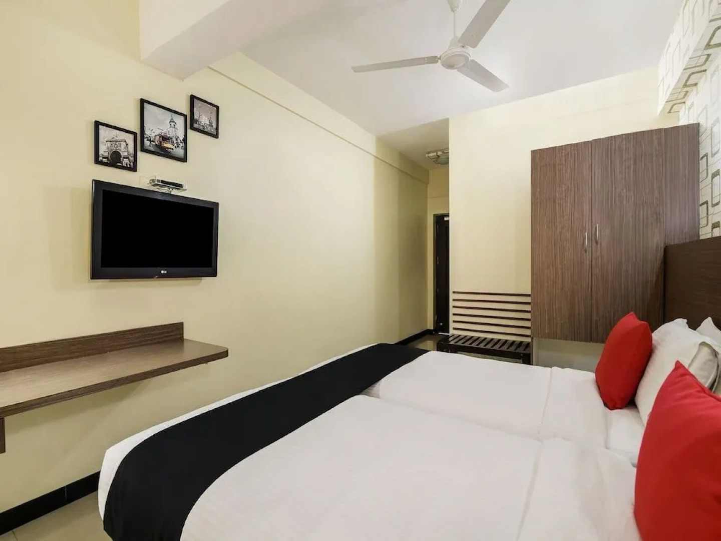 Oyo 11563 Shiva Grand Inn