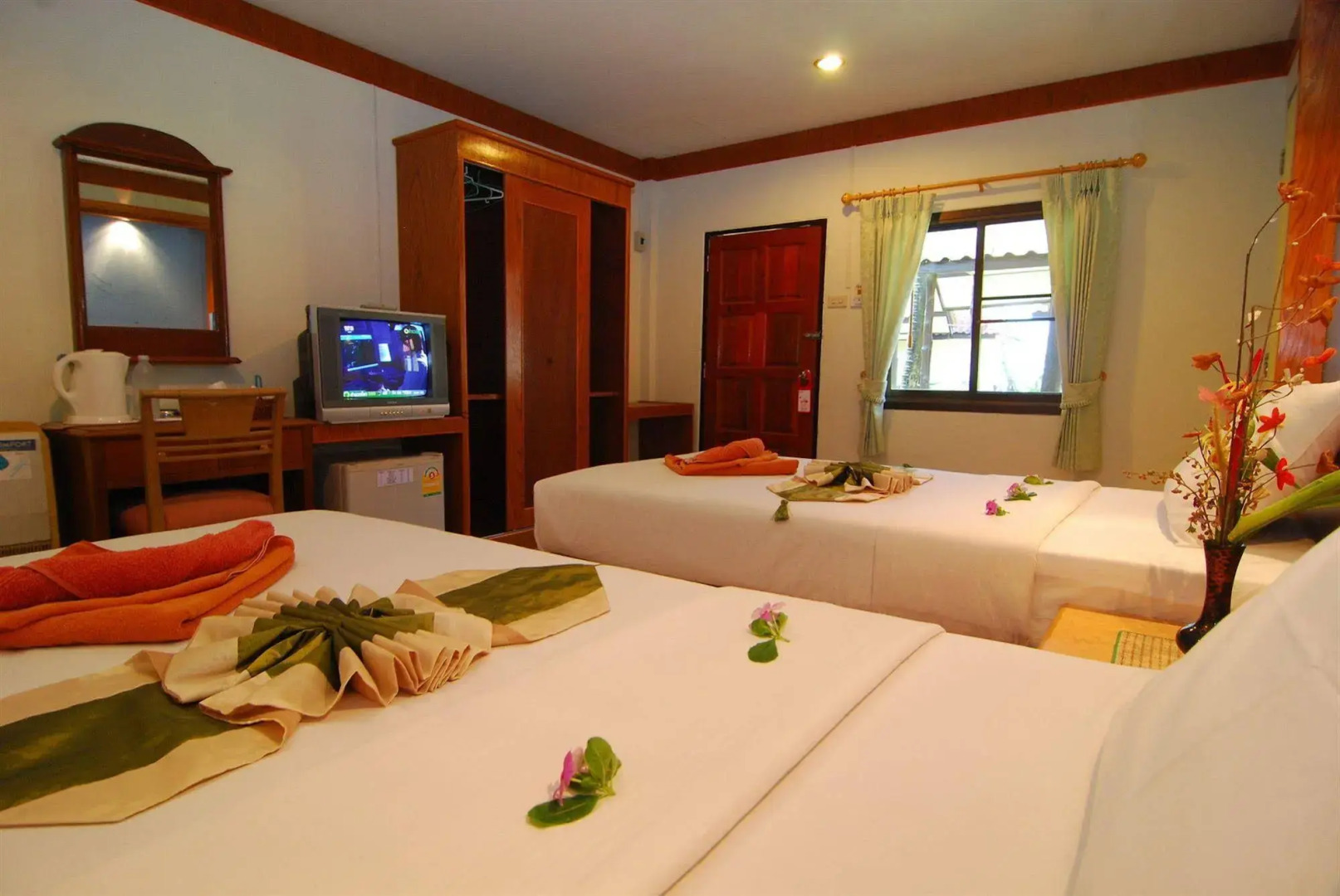 Lanta Nice Beach Resort