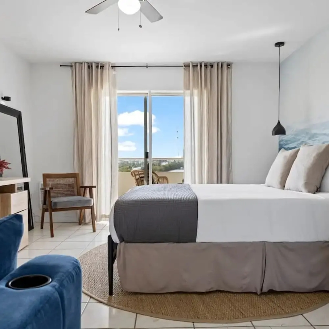 Bayshore Bliss- Cozy Space Pool Views