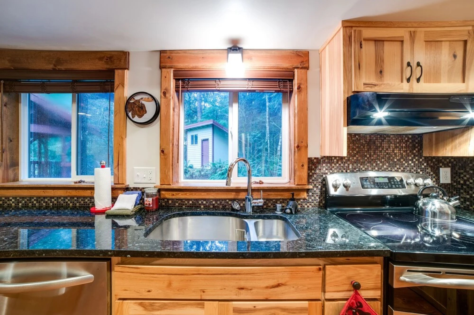 Mt. Baker Lodging Cabin 50 - Hot Tub, WiFi, Sleeps 8! by MBL