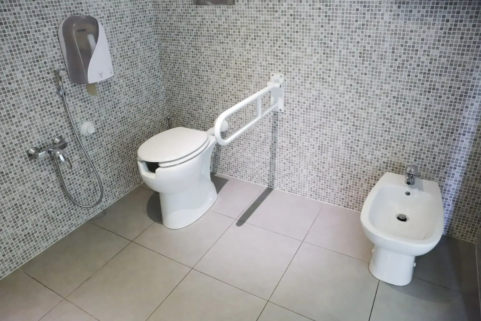 Meet Gardalake Hostel