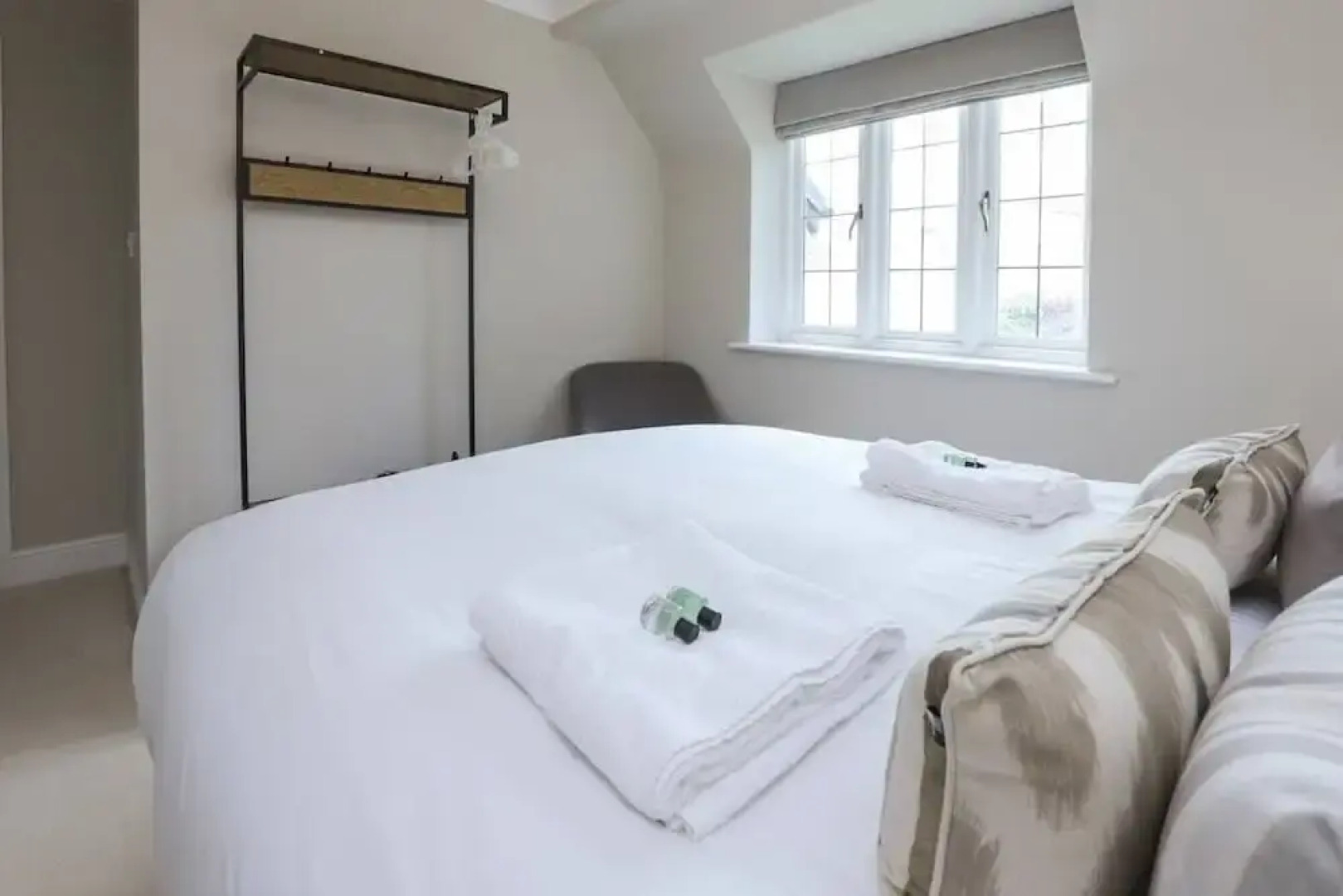 The Stow Secret Cottage - Breathtaking 5bdr Cottage With Parking + Garden