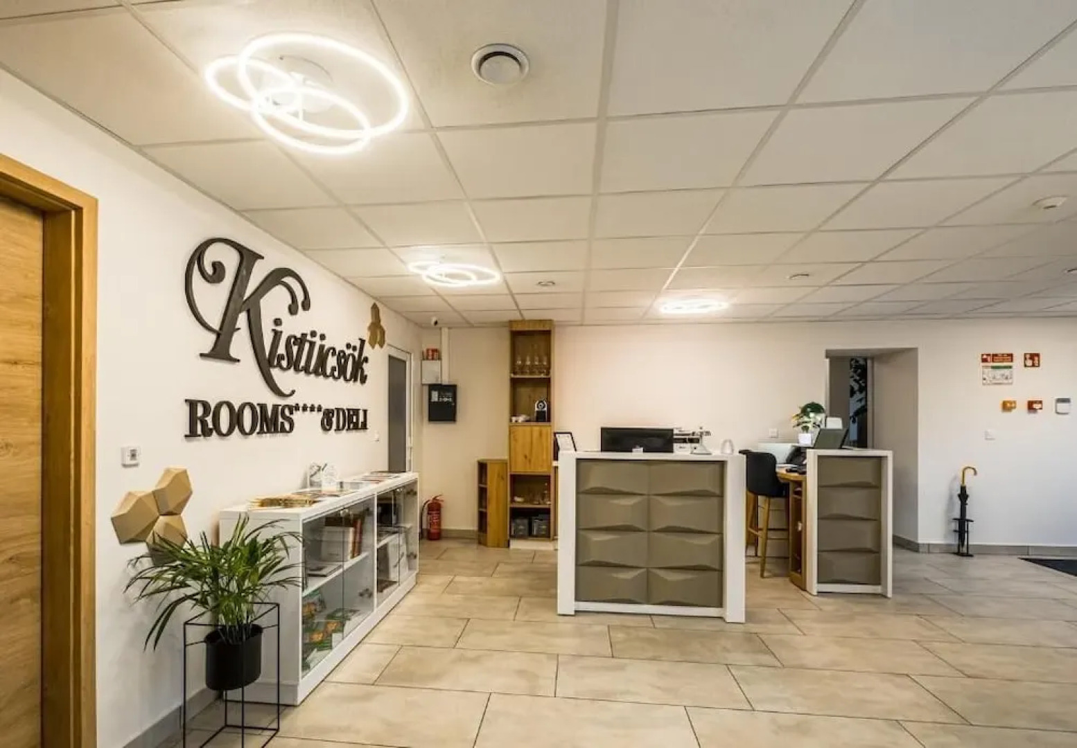 Kistücsök Food & Room