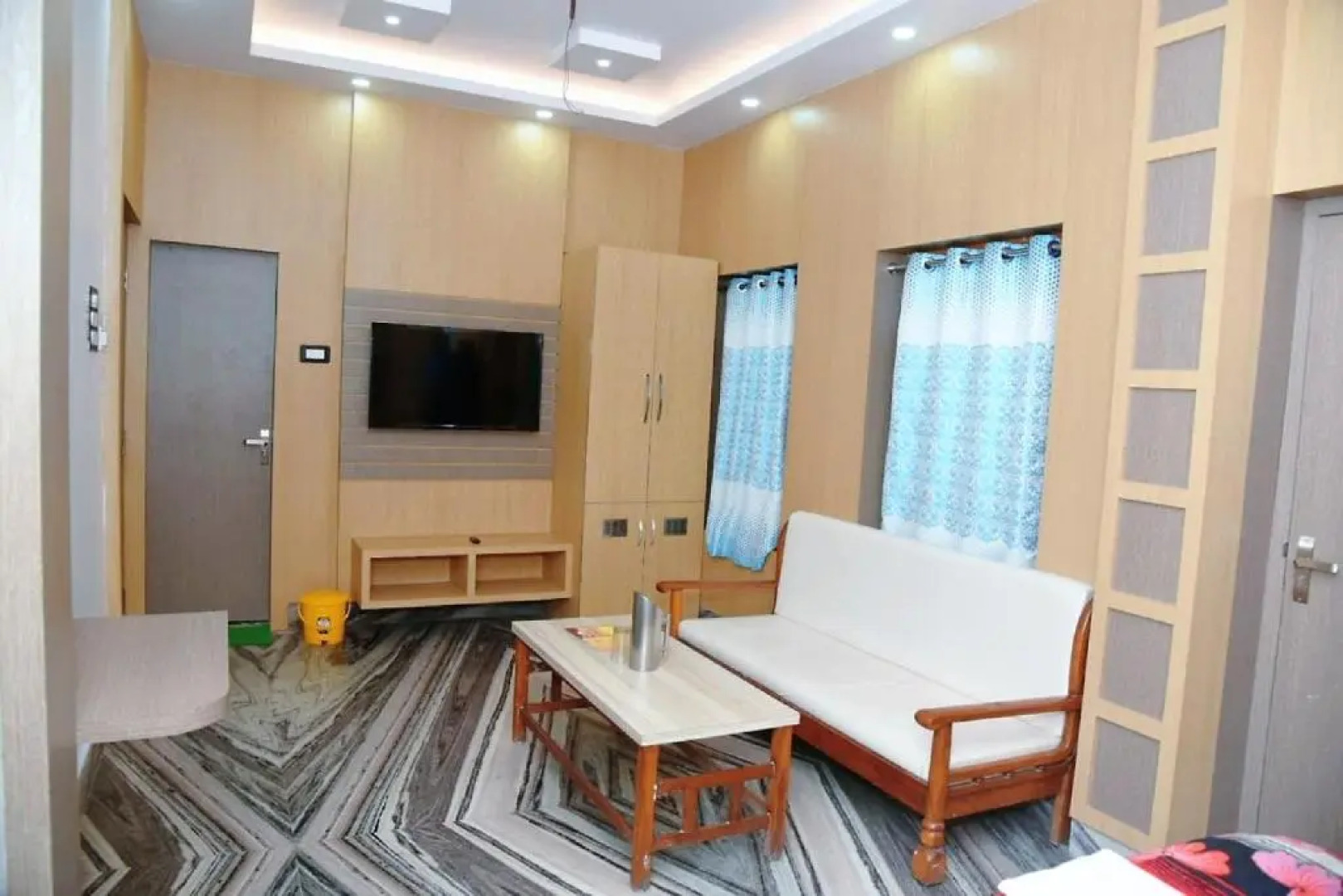 STAYMAKER Aditya Plaza