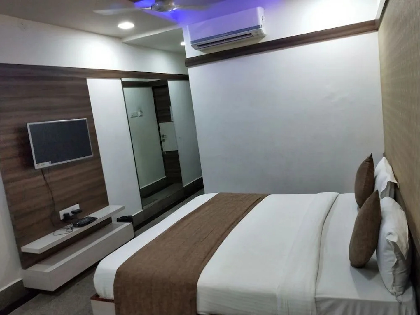 Hotel Samrat