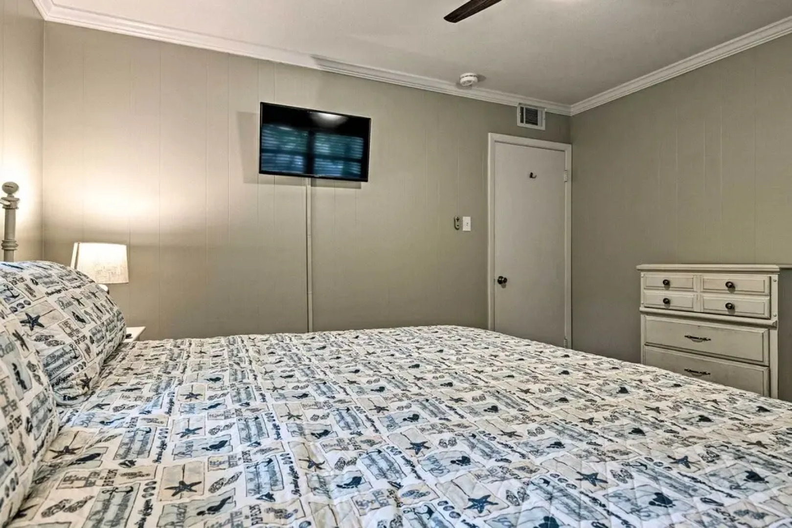 Ocean Springs Getaway - Walk to Beach & Downtown!