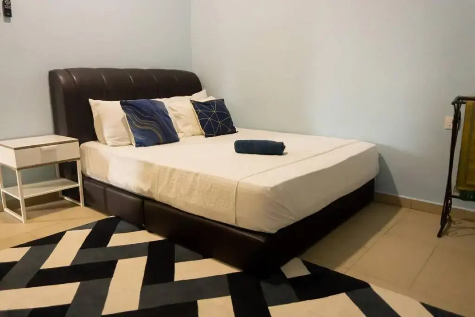 2 Storey Semi-D Homestay Nilai and KLIA, F1 Sepang with Pool