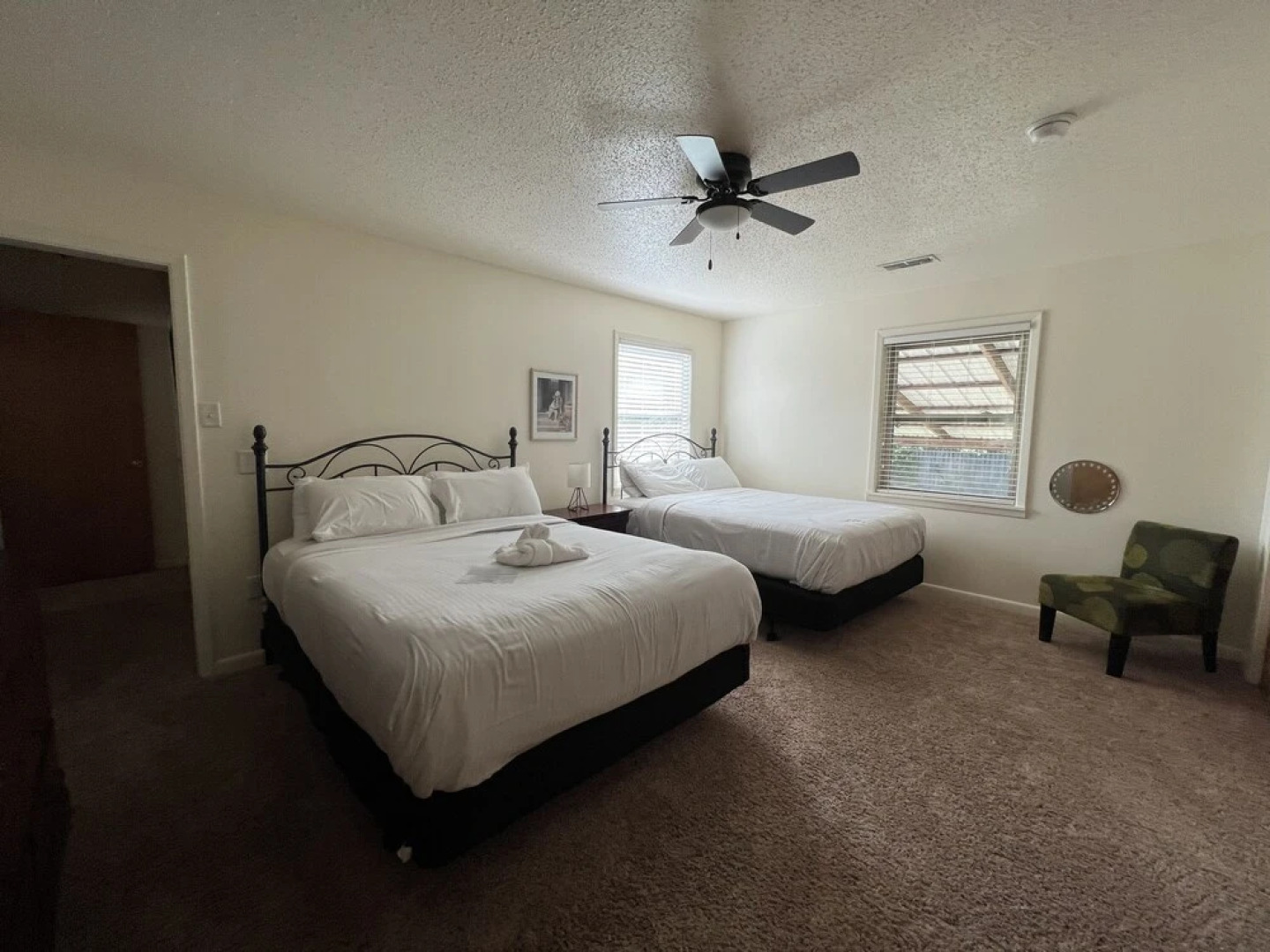 Two bedroom House with fenced in yard, covered patio area, located at the Joplin Inn at the entrance to Mountain Harbor, just 1 1/2 miles from Lake Ouachita. by RedAwning