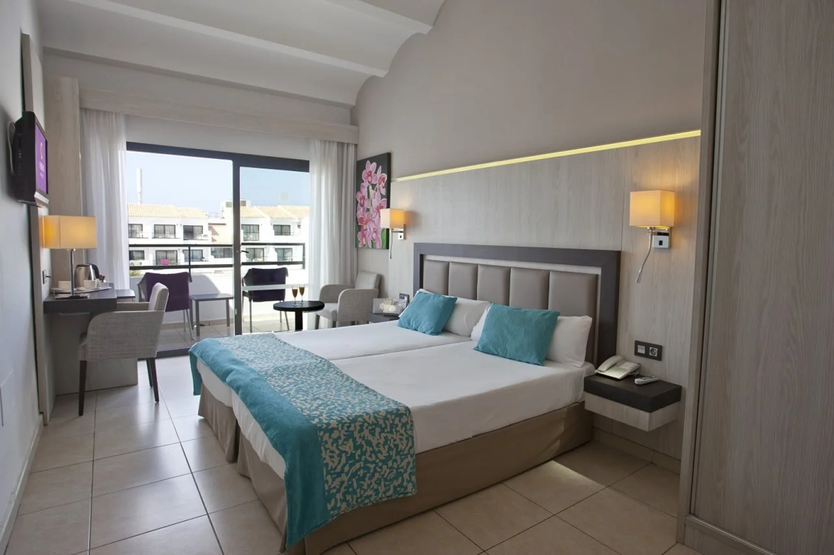 FERGUS Style Bahamas