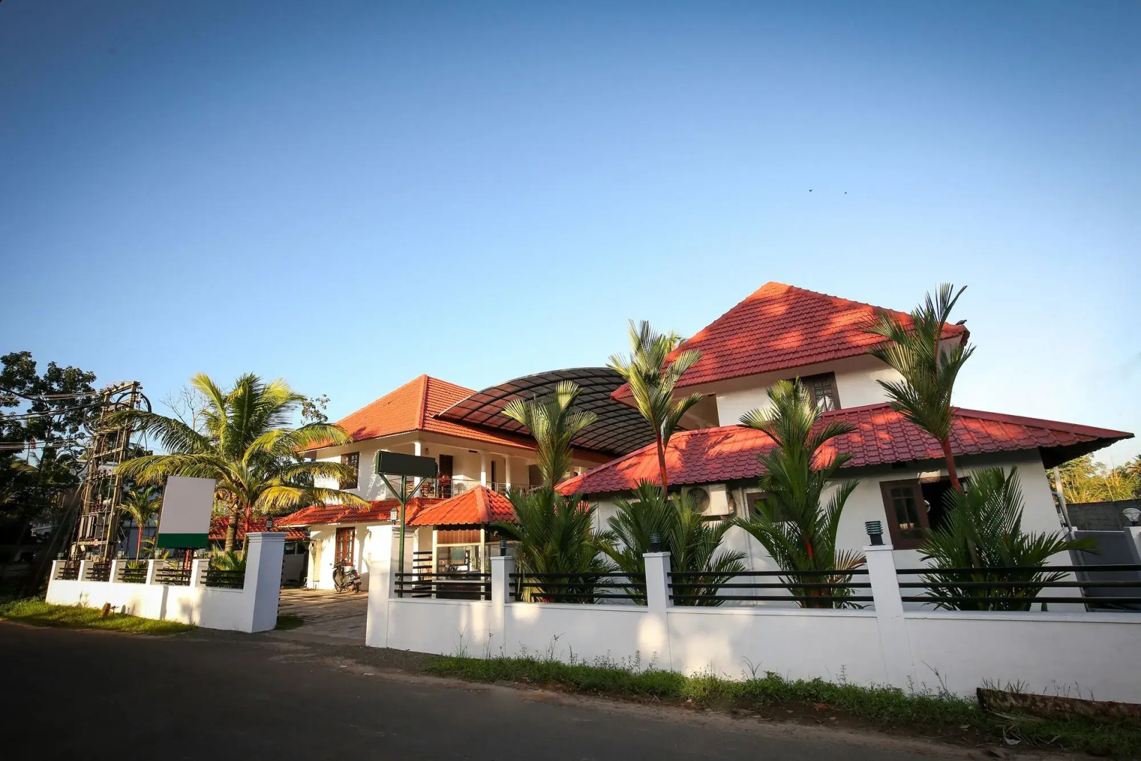 OYO 2114 Lake Garden