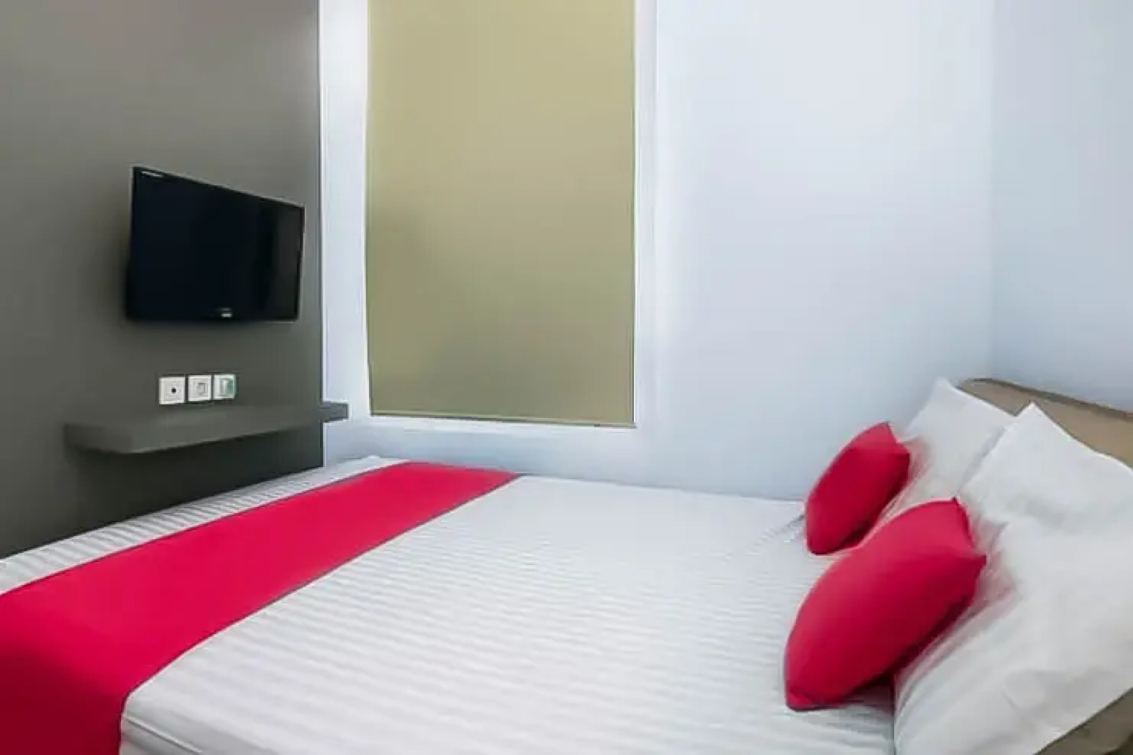 RedDoorz near Stasiun Lawang