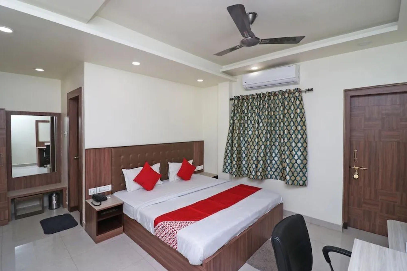 OYO 37989 Hotel Debarshi