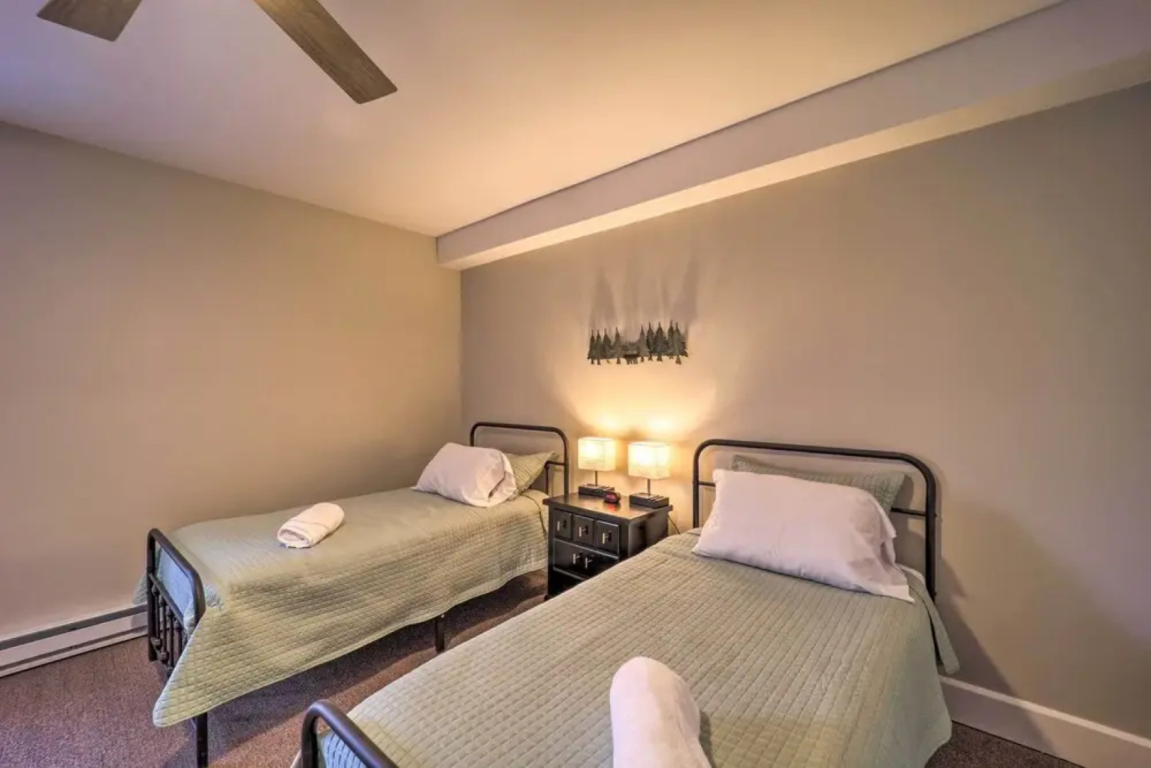 Hot Tub & Deck: Beech Mountain Family Cabin