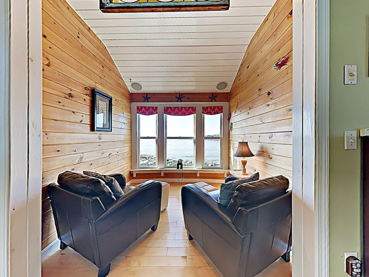 New Listing! Curtis House On The Cove 3 Bedroom Cottage