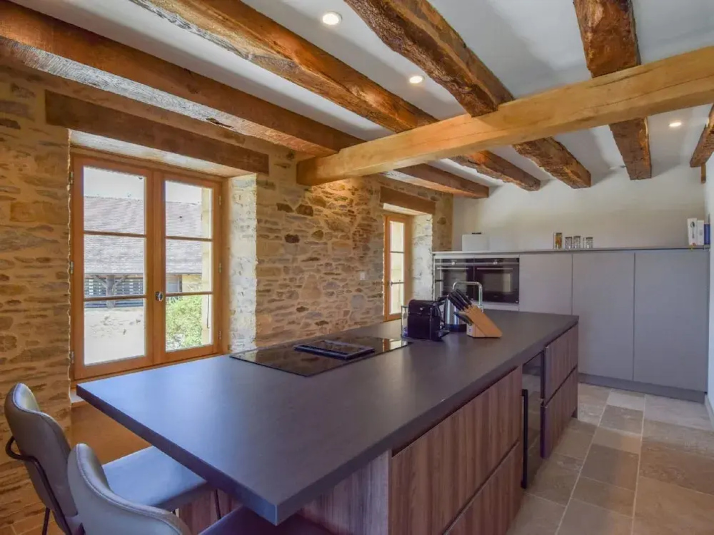 Hilltop Cottage With Pool