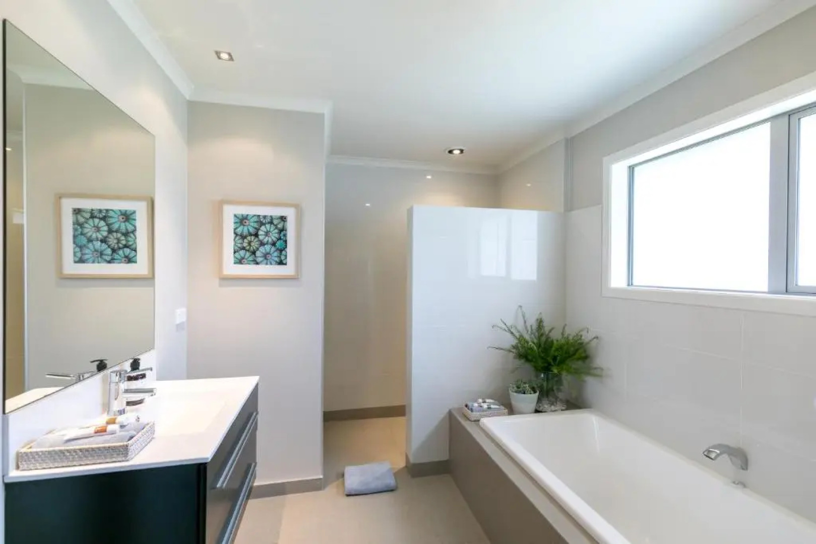 Spacious Modern Two-Bedroom Apartment