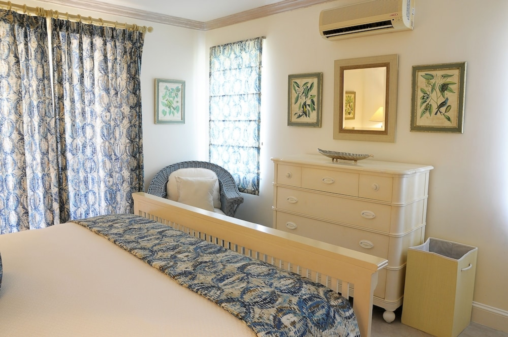 "this Beautifully Decorated 3 Bedroom 3 Bathroom Duplex Villa"