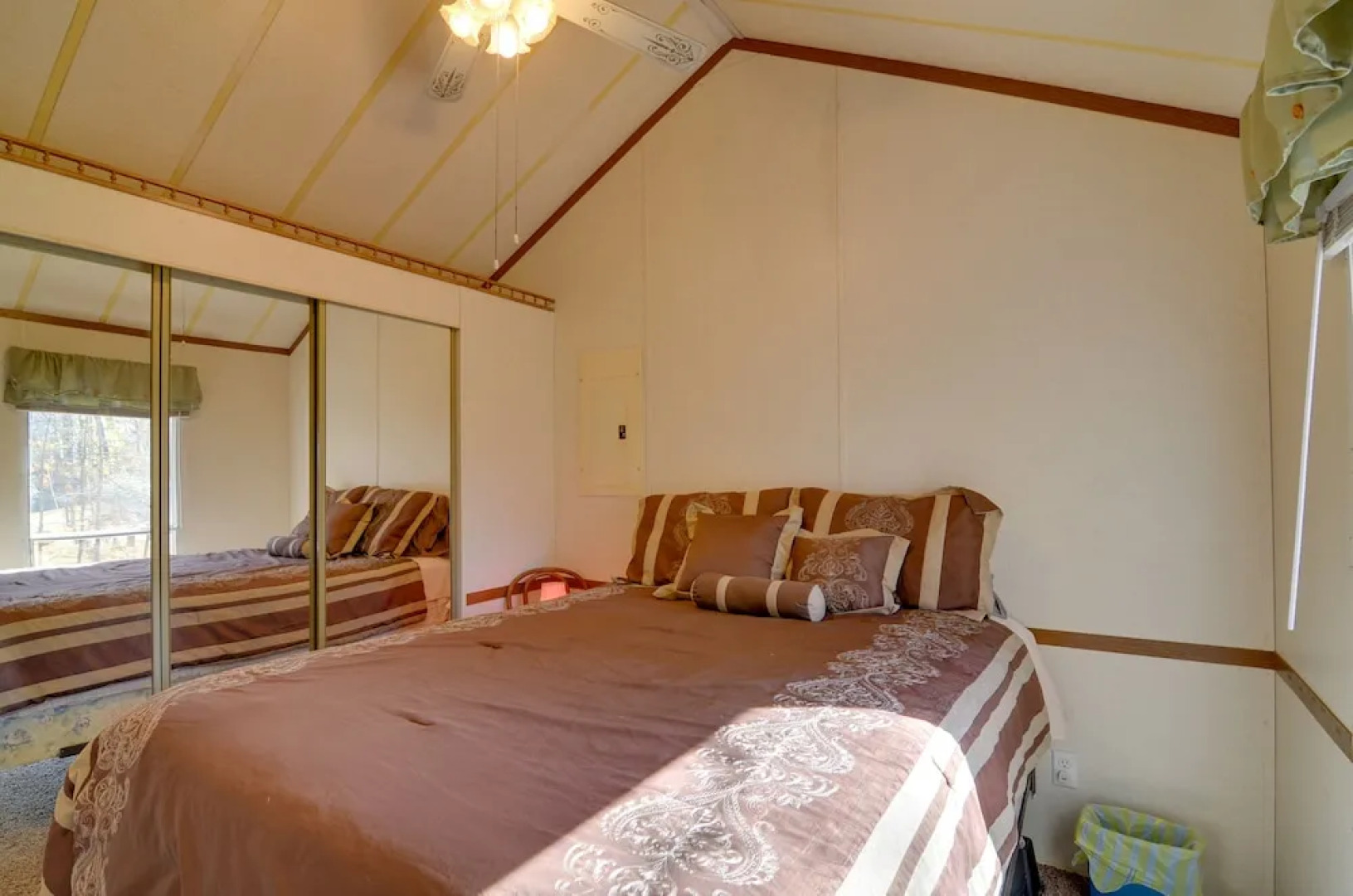 Cozy Tennessee Escape w/ Porch, Grill & Fire Pit!