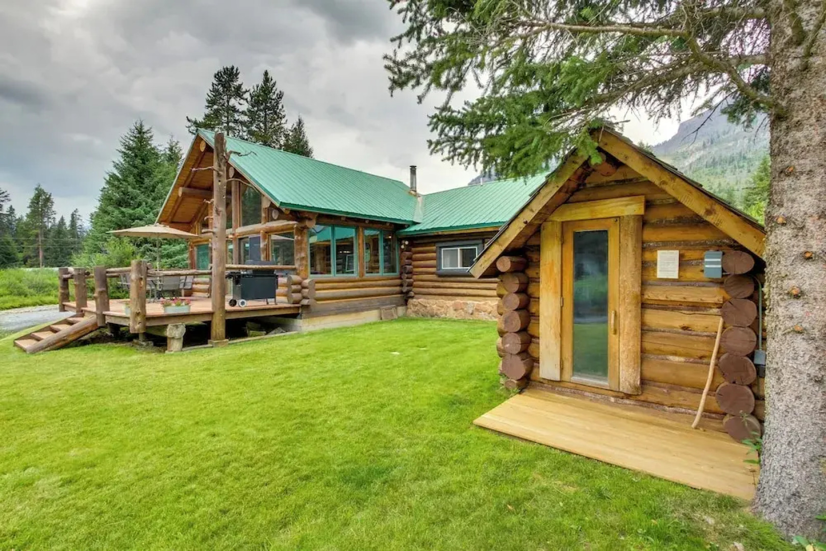 Scenic Montana Cabin Rental ~ 1 Mi to Yellowstone!
