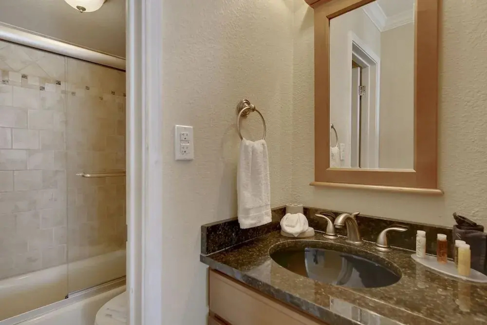 Seascape 1108 - 2 Br Condo