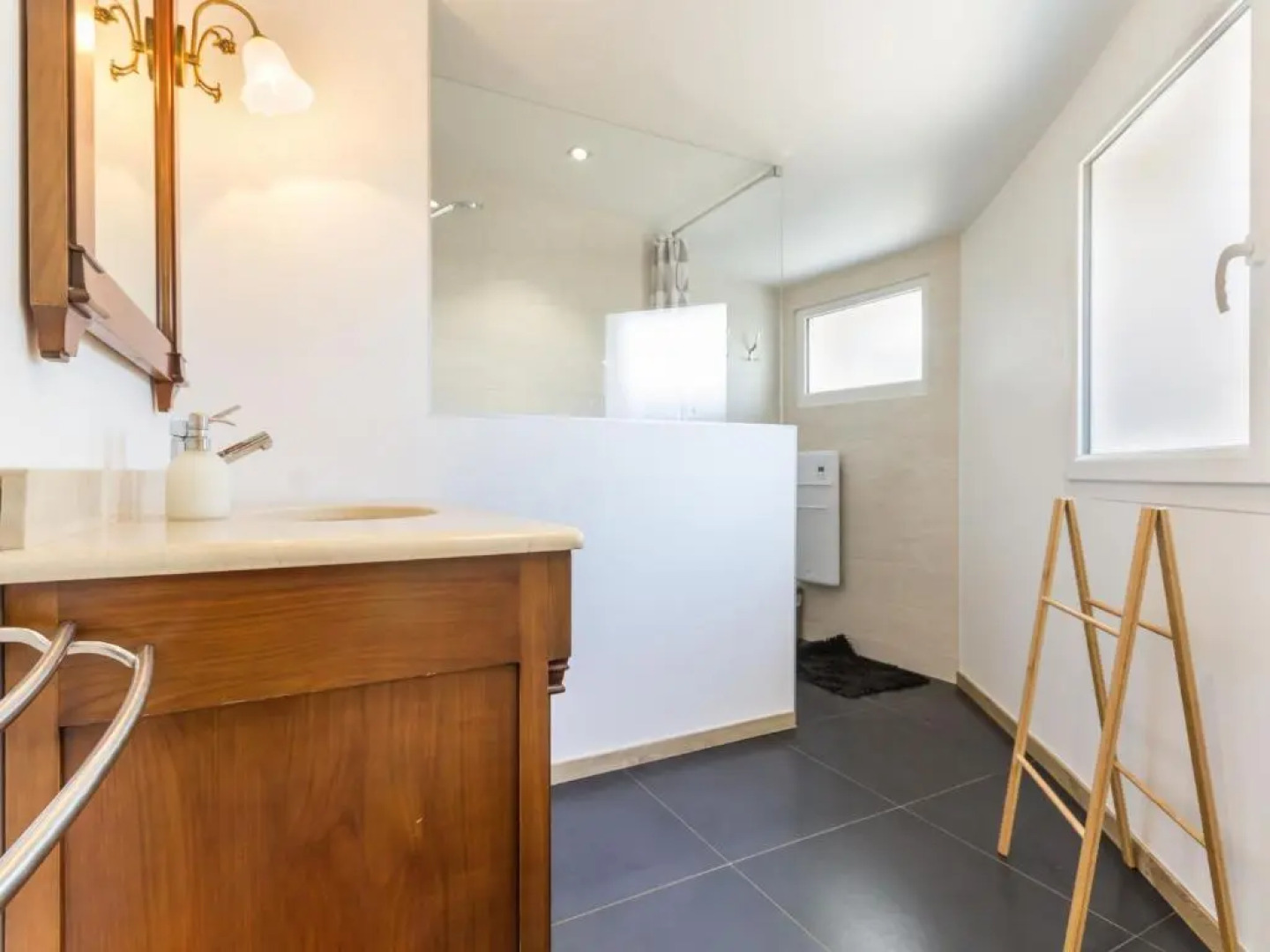 Gîte Monnières, 4 pièces, 5 personnes - FR-1-306-1164