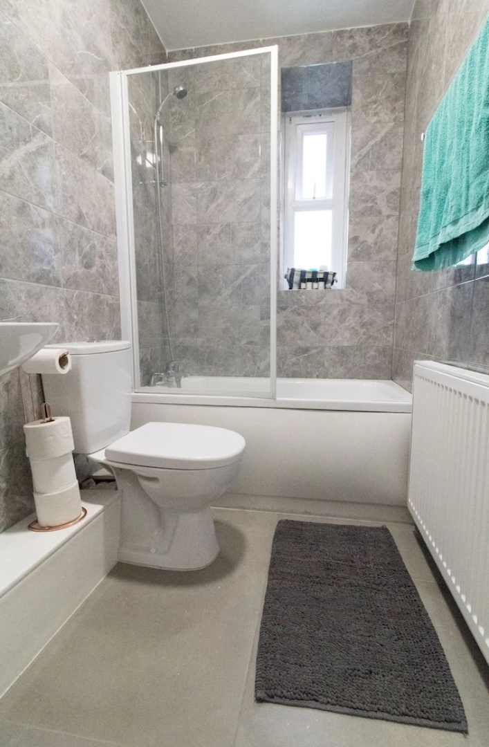 Ideal Home Away in Bury