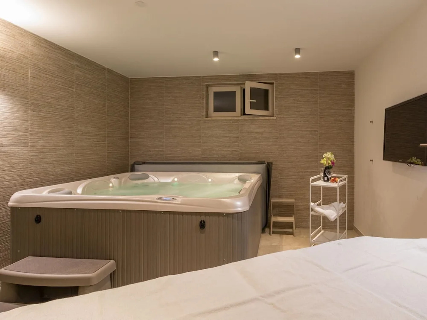 Luxurious Villa in Butkovici with Pool & Hot Tub