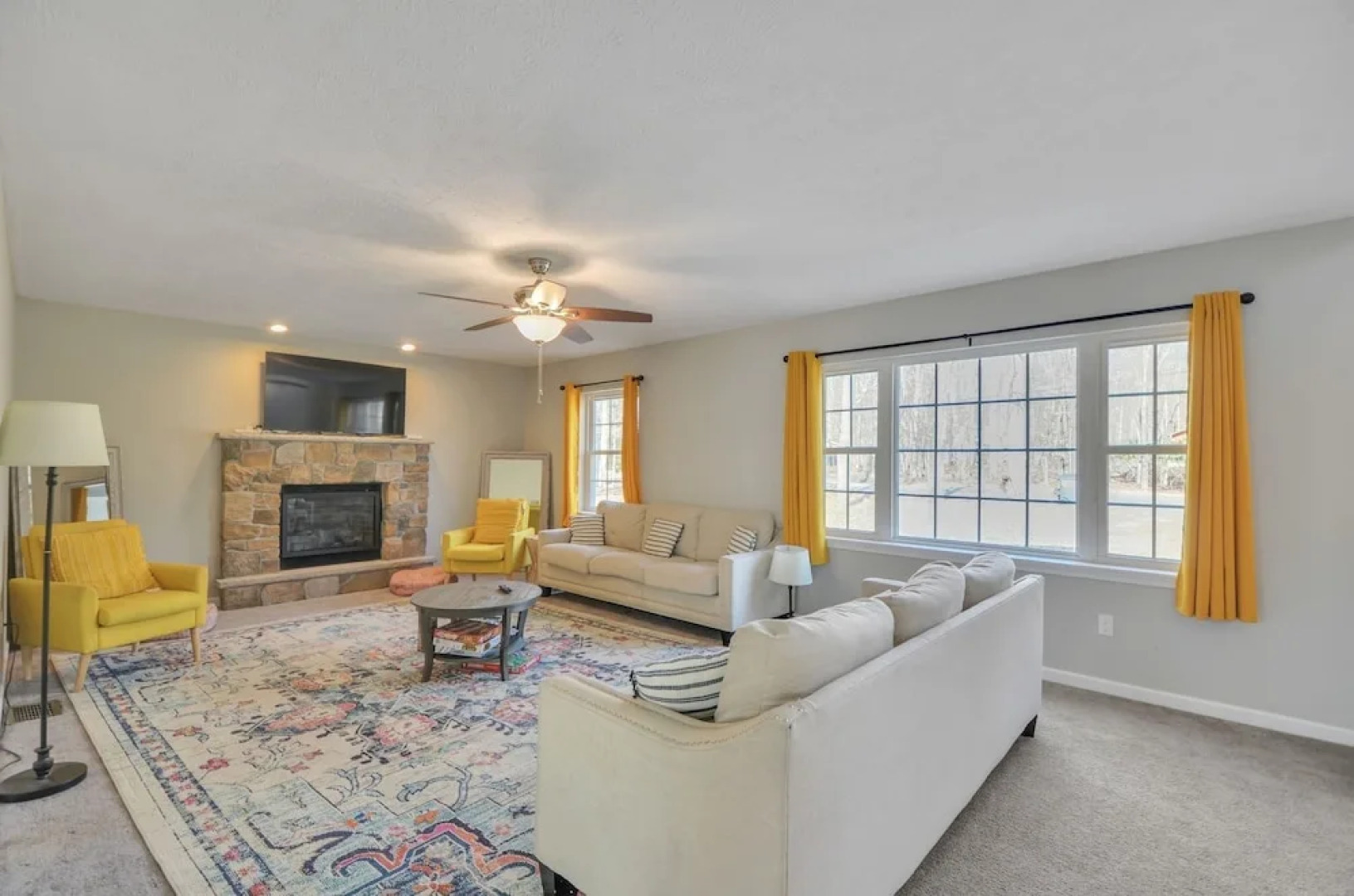 Pocono Retreat: Lake, Firepit, Bbq, Gameroom, Ski 4 Bedroom Home by RedAwning