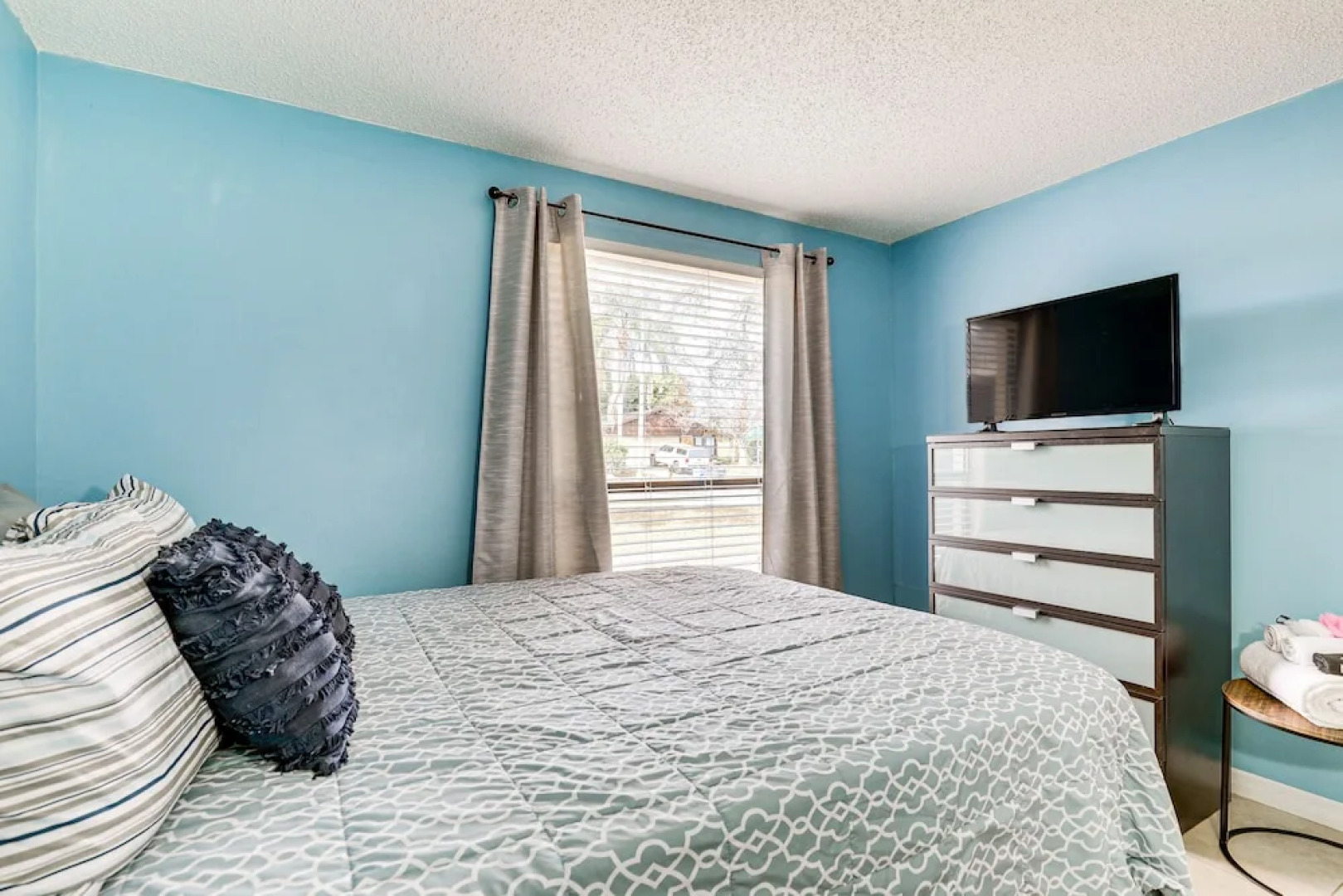 14 Mi to Dwtn Tampa Bay: Brandon Home w/ Fire Pit!