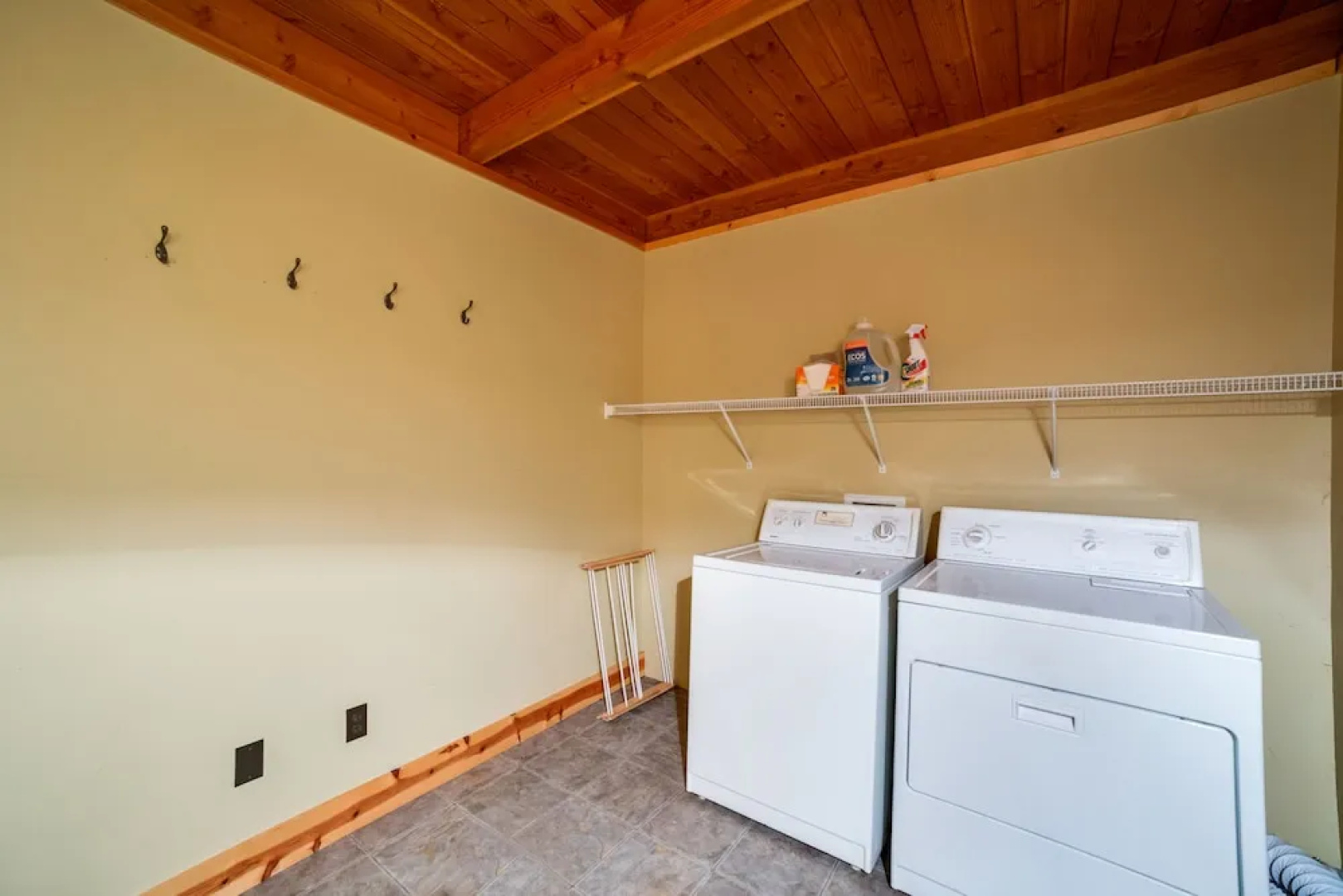 Mt. Baker Lodging Cabin 11 – Hot Tub, BBQ, Sleeps 6! by MBL