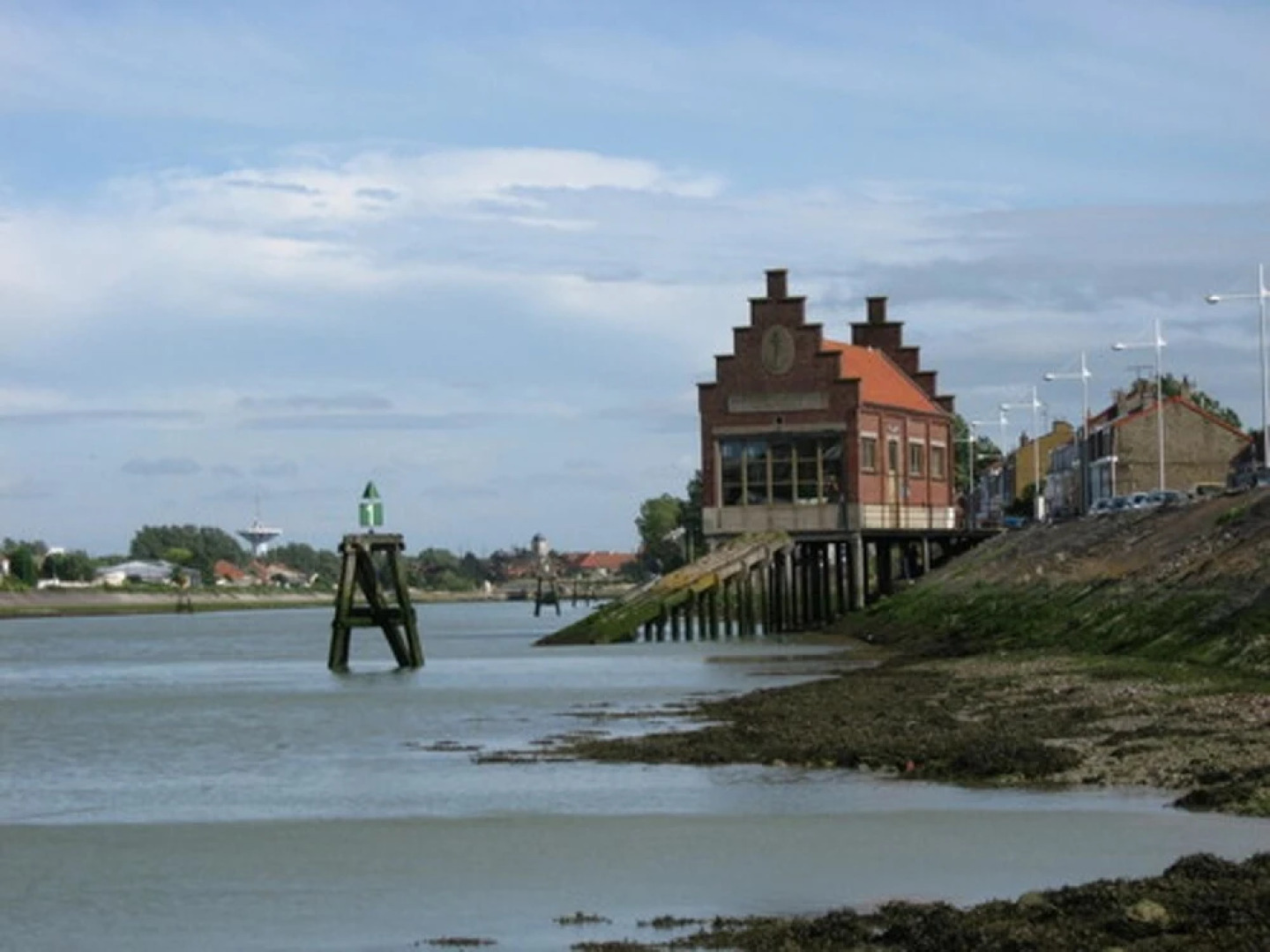 House With 3 Bedrooms in Grand-fort-philippe, With Wifi - 2 km From th