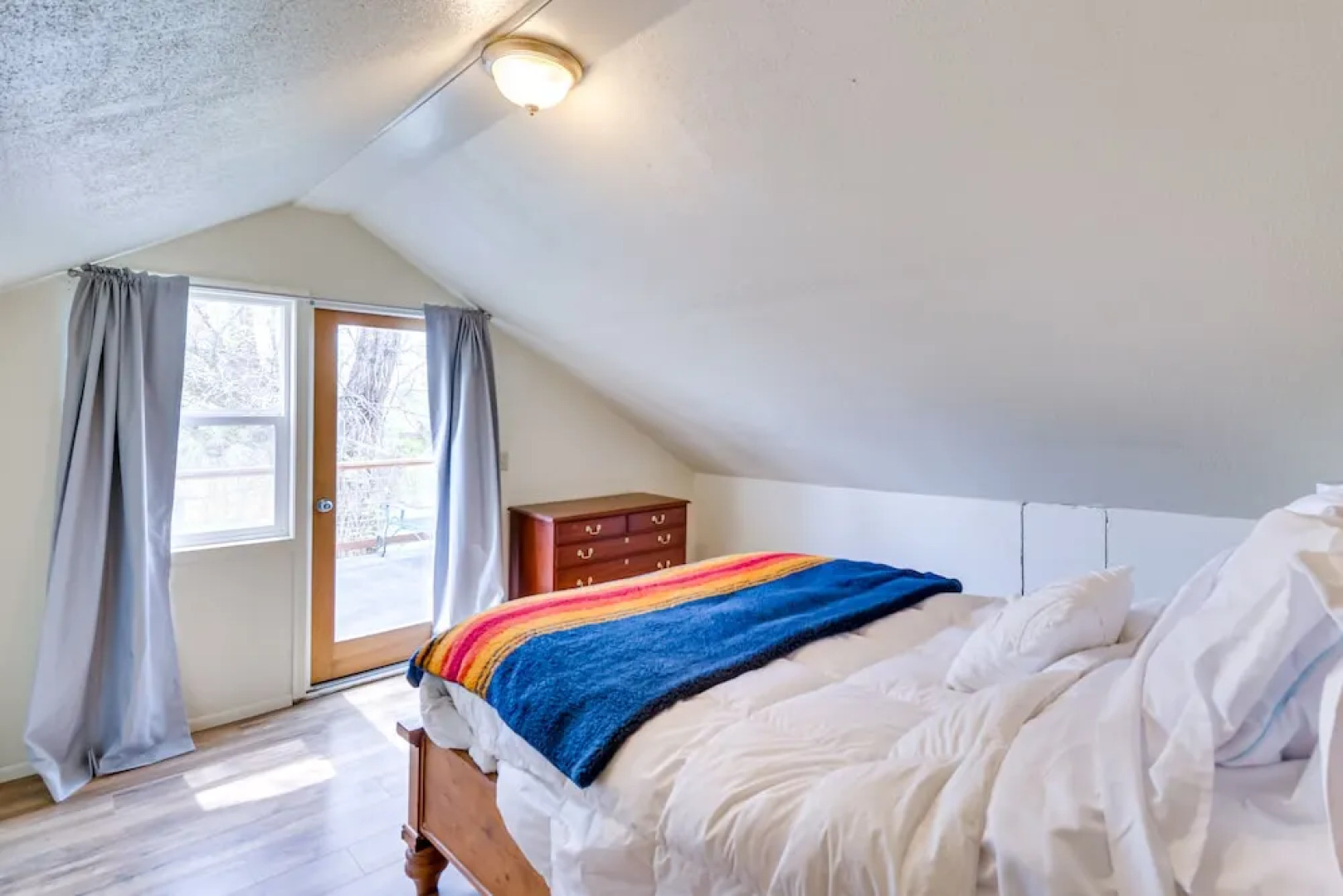 Pet-friendly Home w/ Yard & Mountain Views!