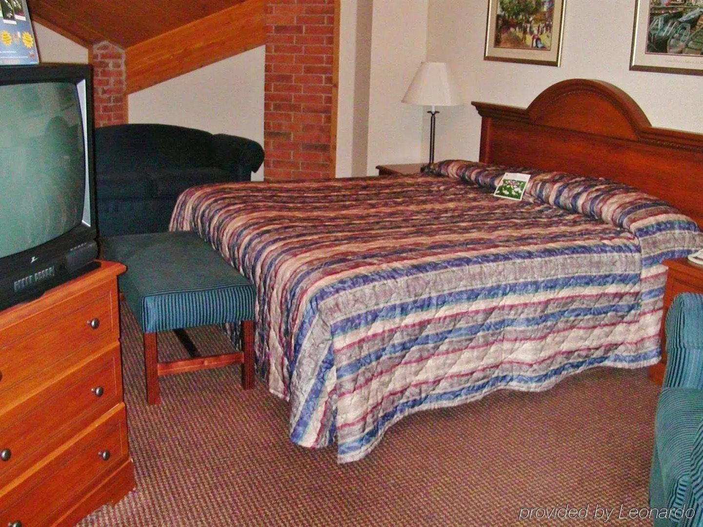 Lomira Inn and Suites