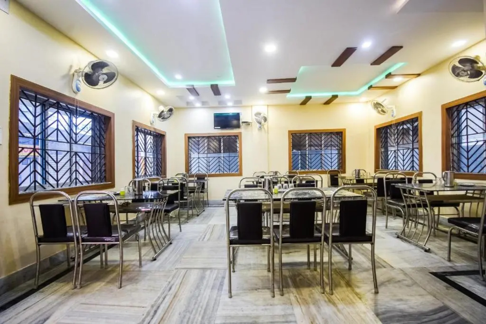 SPOT ON 63610 The Amber