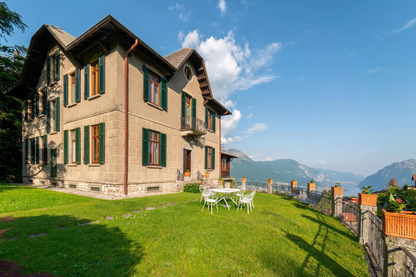 Family Villa with Stunning Lake View by Wonderful Italy