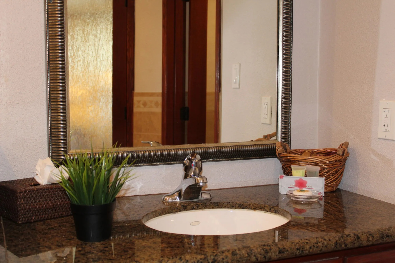 Hotel Iris - San Diego