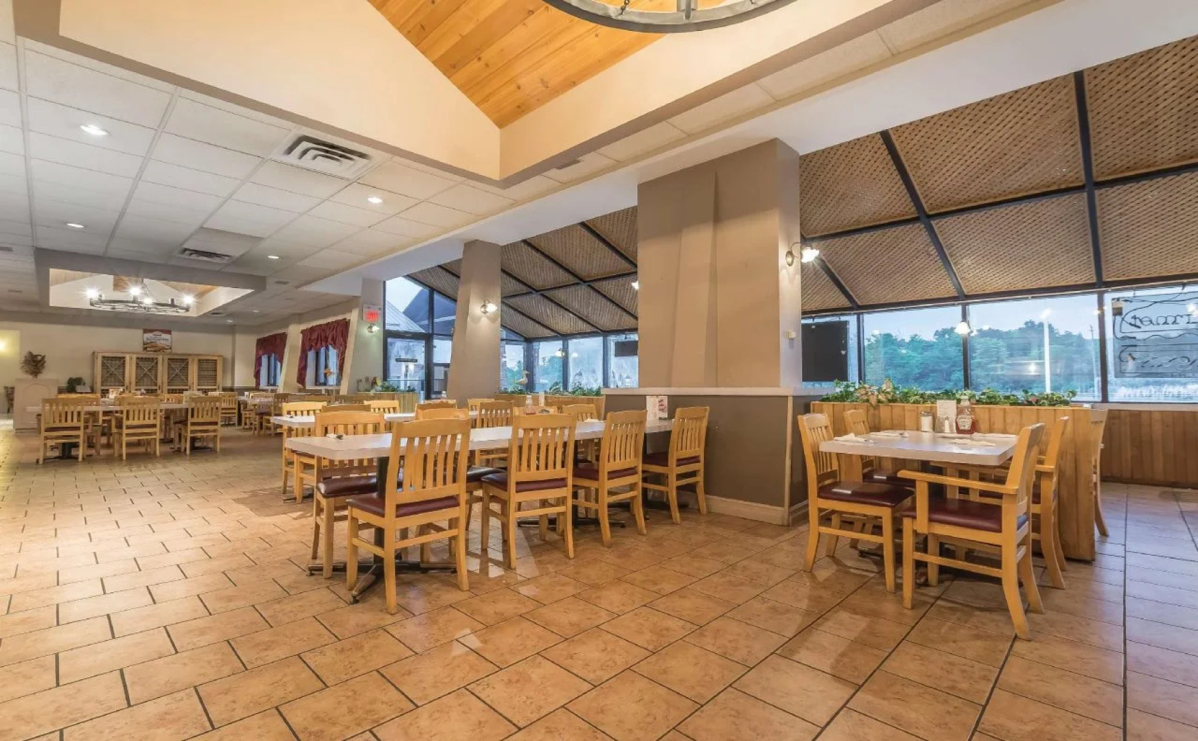 Jolly Roger Inn & Resort