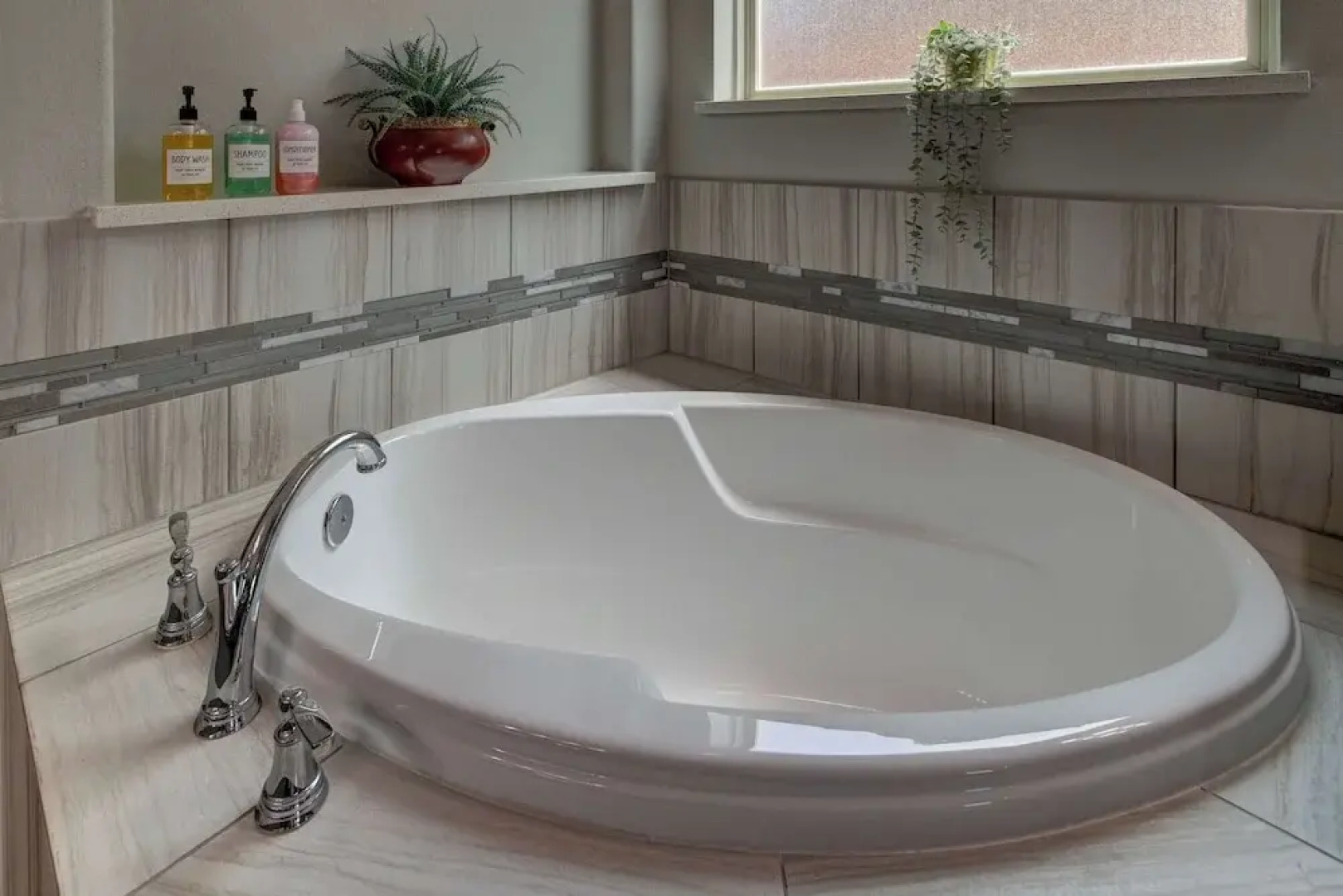 Lakeview Mansion A Chic Estate