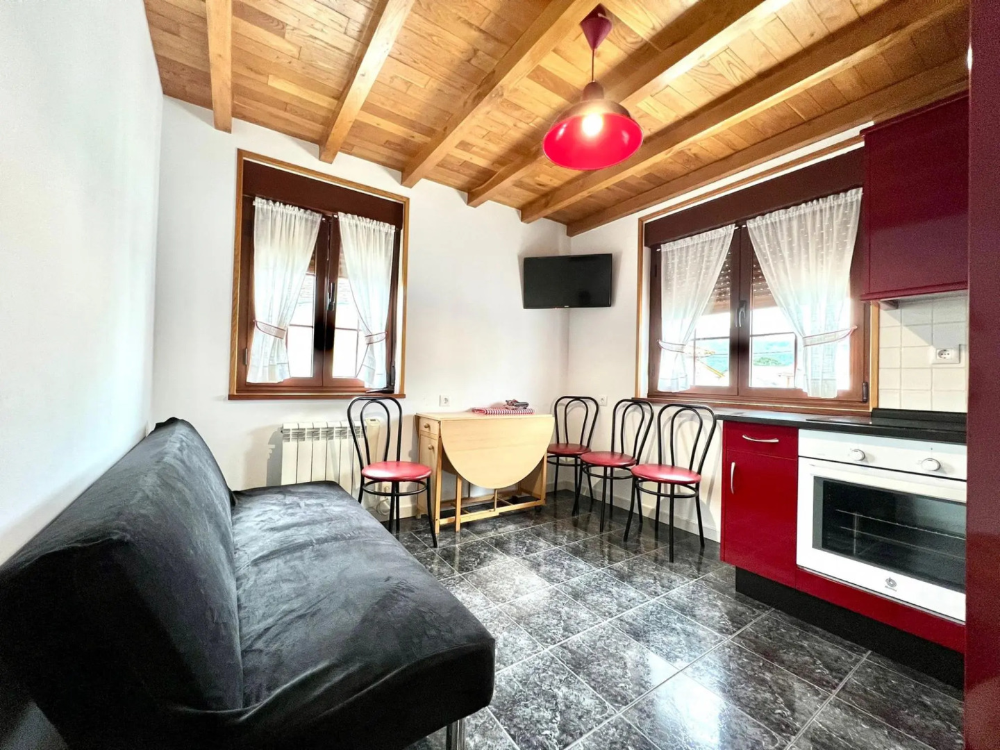 Preciosa casa con,Wifi, BBQ y terraza en Cadavedo