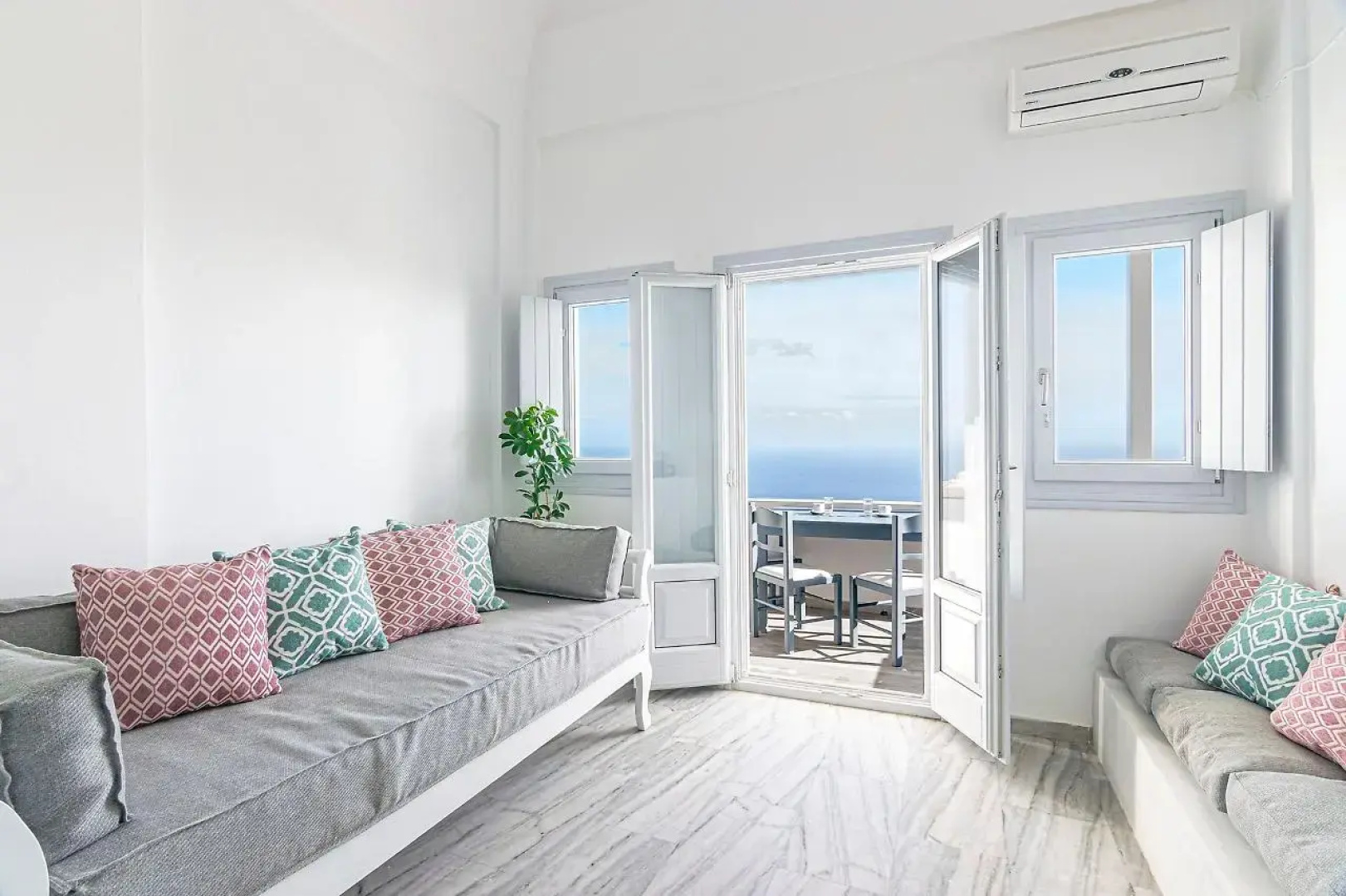 Phaos Santorini Suites