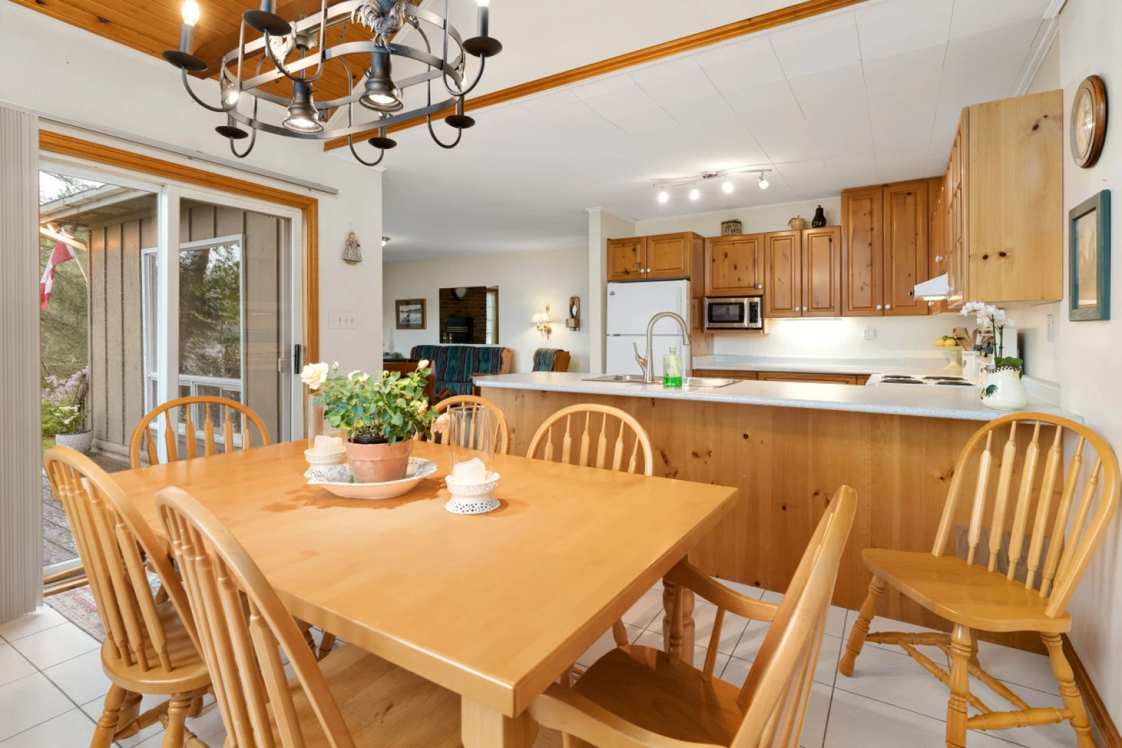 Bear Essentials Lakefront Hideaway