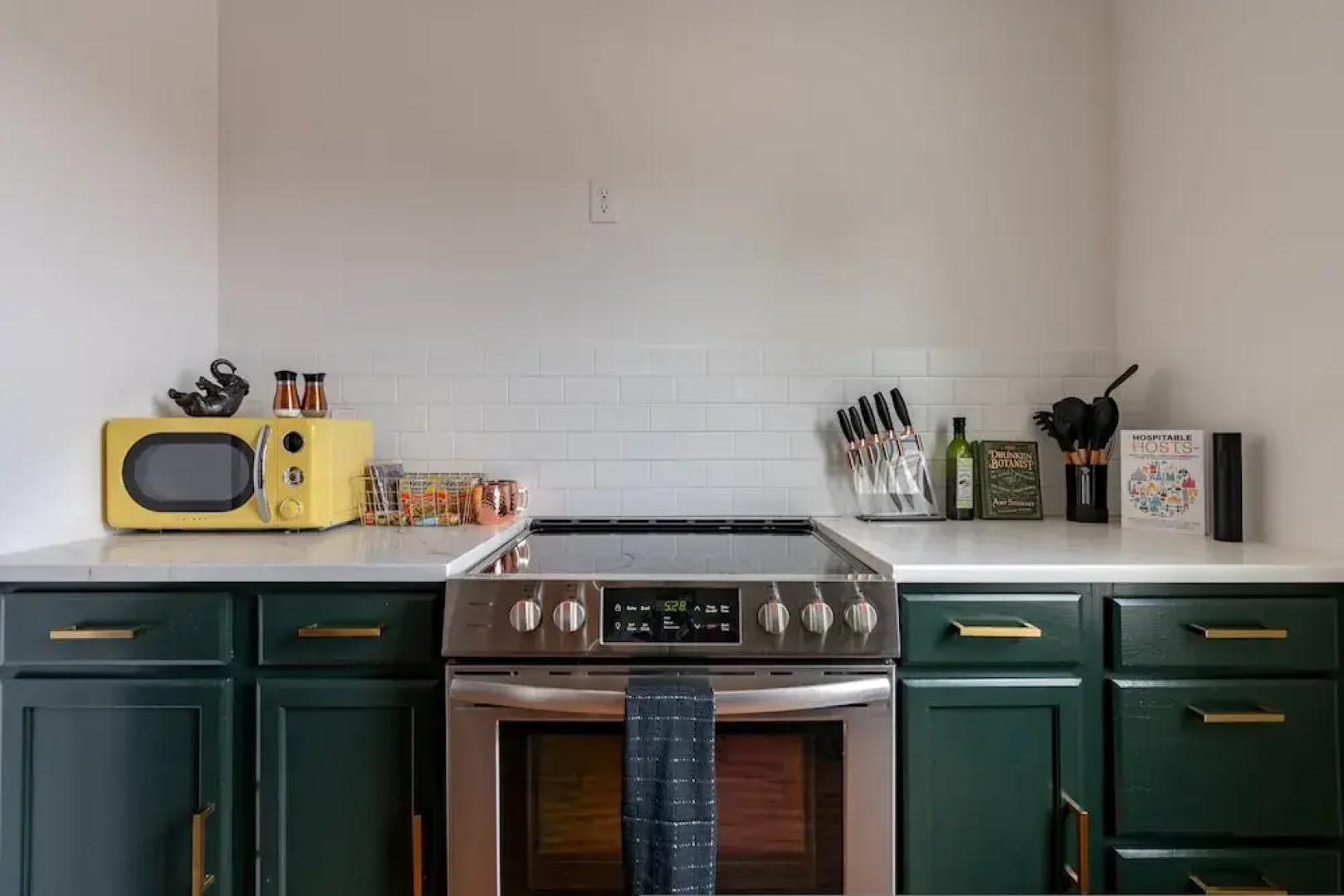 Prime Location Top Rated Clean Parking Free