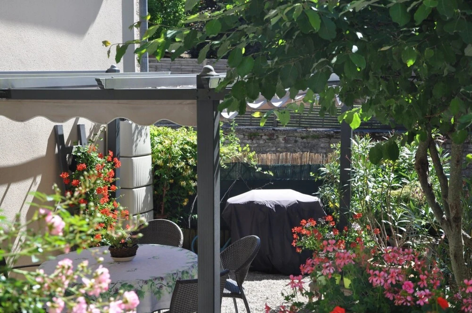 House With 2 Bedrooms in Ornans, With Private Pool, Terrace and Wifi -