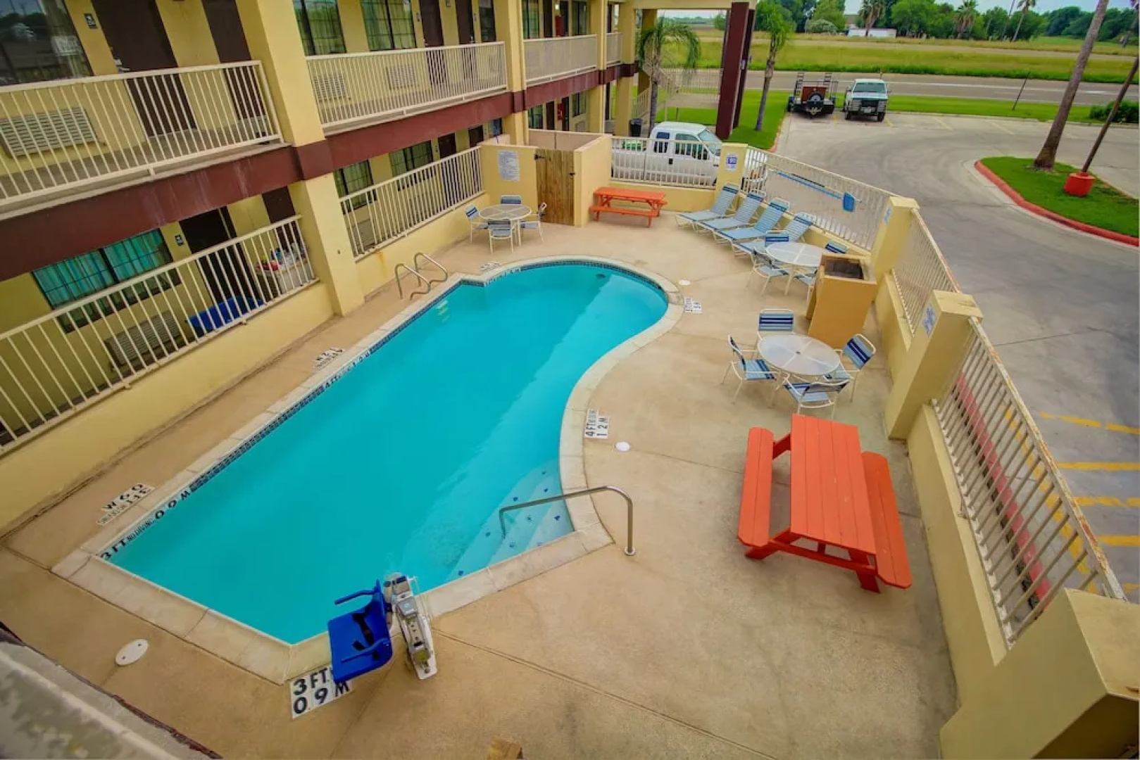 Americas Best Value Inn & Suites Raymondville