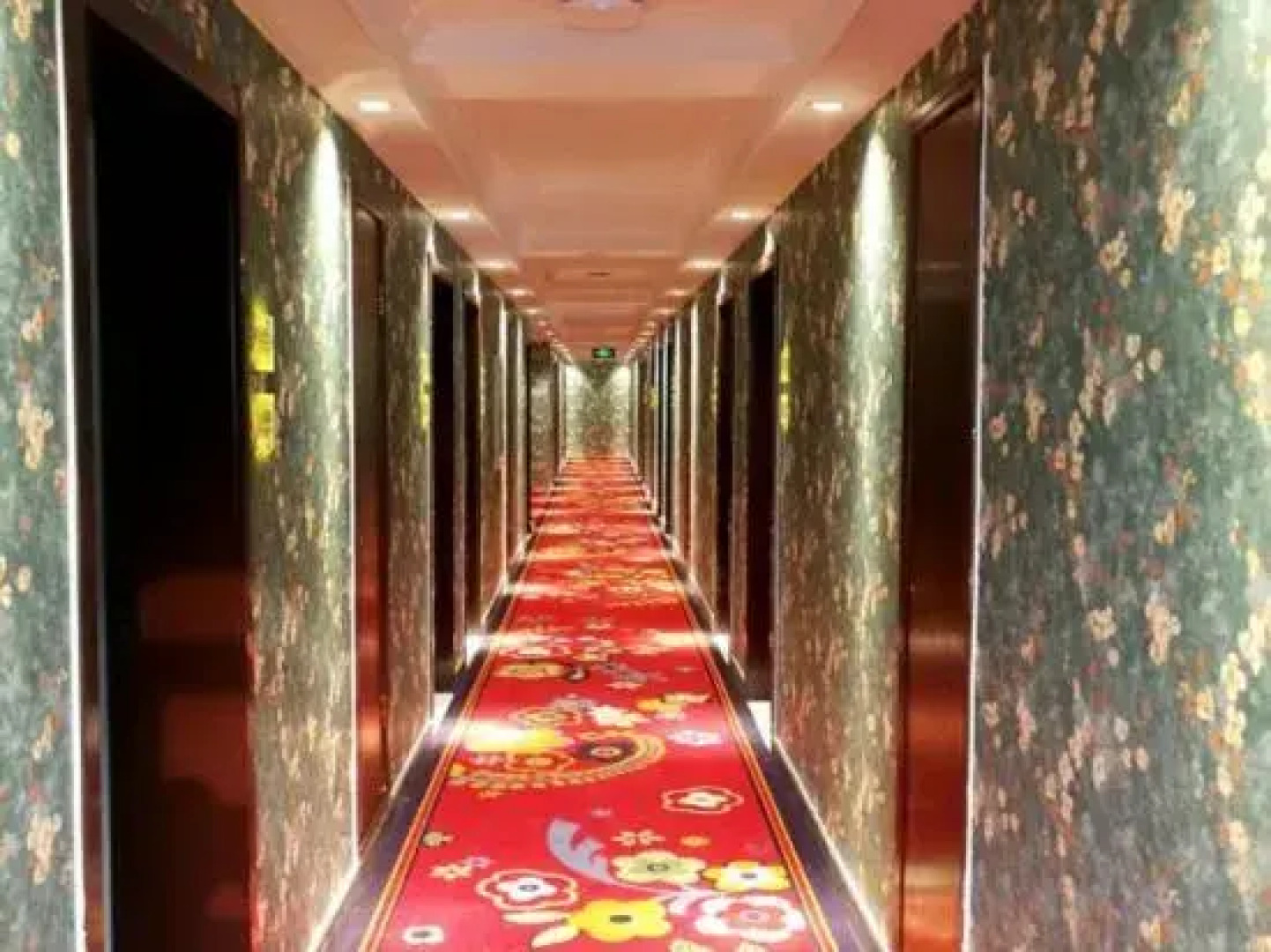 Blue Magpie Holiday Hotel