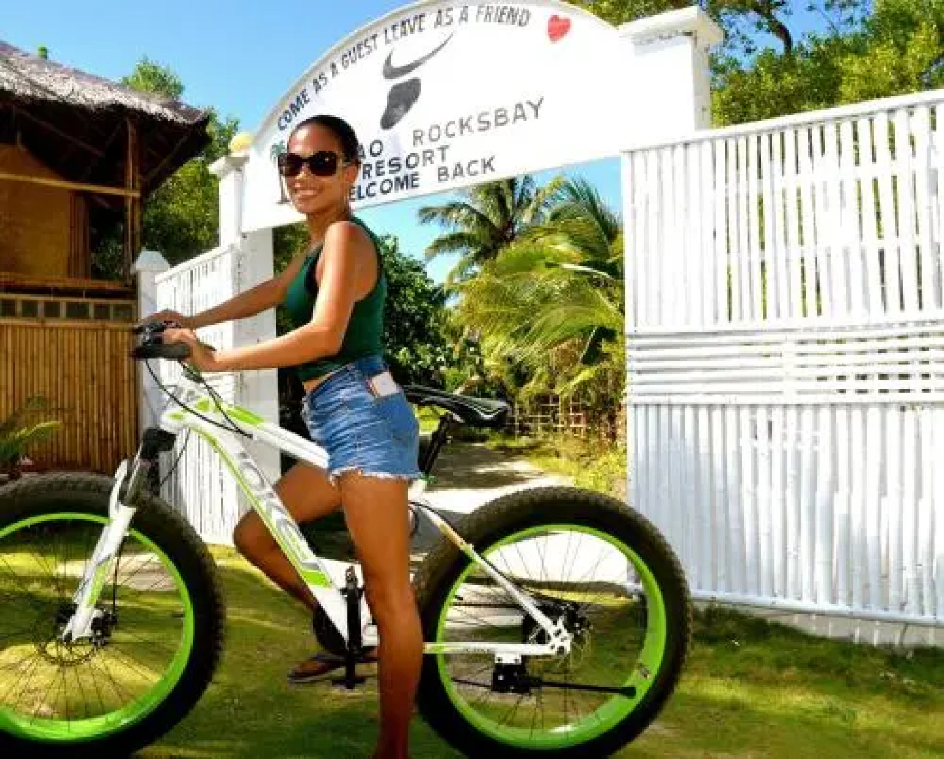 White Beach Dive & Kite Resort Carabao