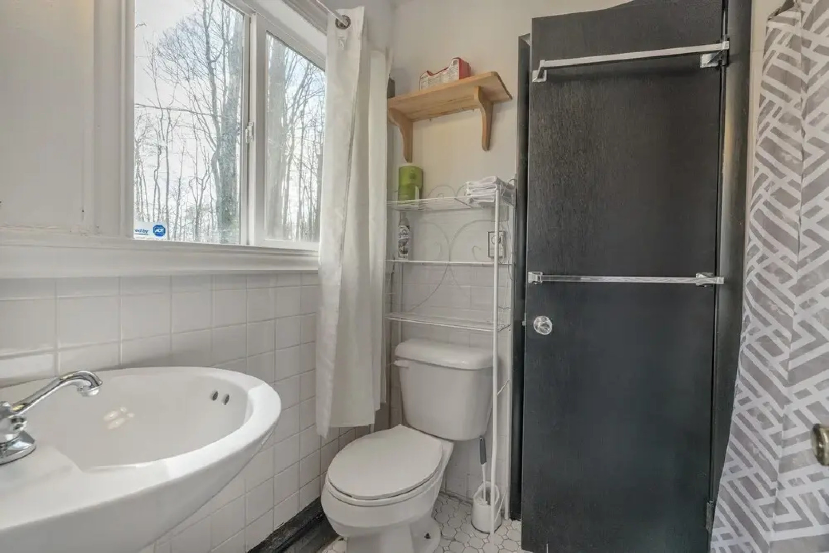 Nostalgic & Cozy Cabin: Steps To Pines Lake! Pet Friendly! 2 Bedroom Cabin by Redawning