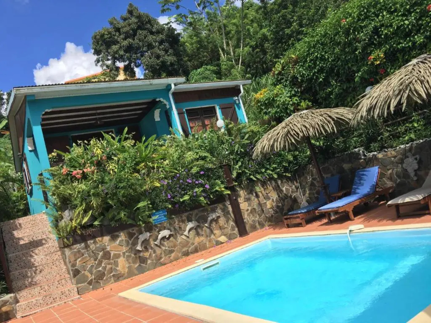 LES VILLAS PAMEYAQUE comprenant 2 F2 et 1 F3 avec piscines et vue imprenable sur la mer