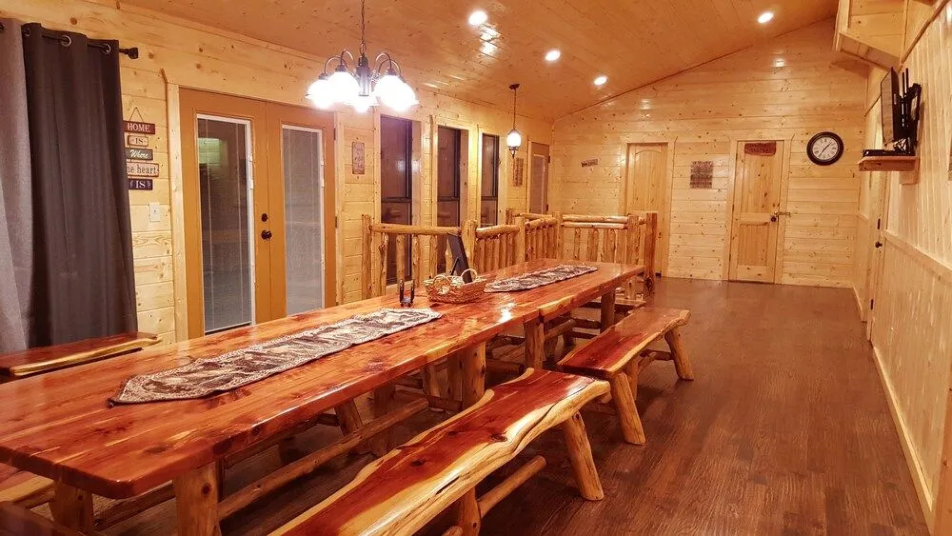 Brokenbowadventures.com