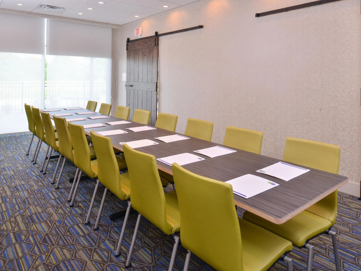 Holiday Inn Express & Suites Omaha Airport